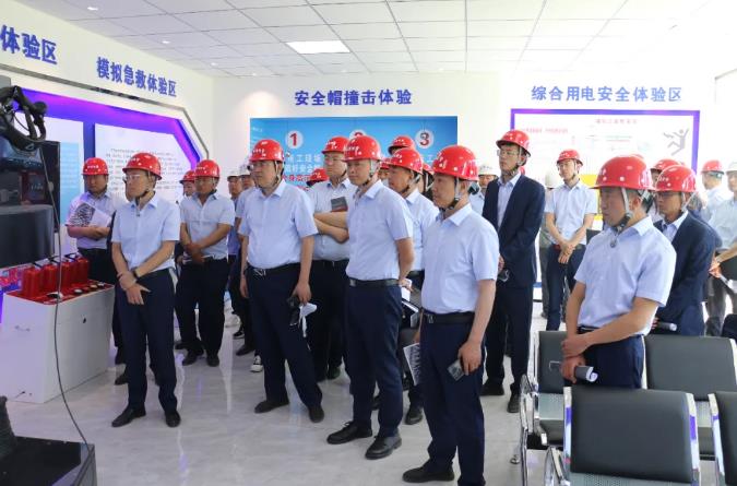 泓源公司开展安全生产月活动——重点建设项目观摩学习(图4) 泓源公司开展安全生产月活动——重点建设项目观摩学习(图4)