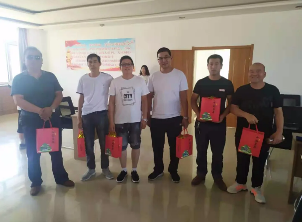 泓源出租车公司召开7月份安全例会并开展“炎炎夏日送清凉”活动(图3) 泓源出租车公司召开7月份安全例会并开展“炎炎夏日送清凉”活动(图3)