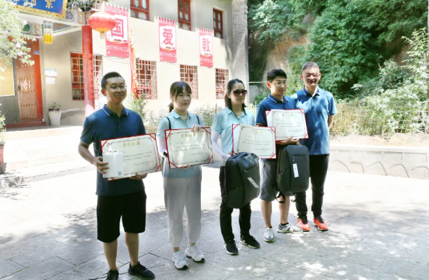 增强团队合力 展示泓源风采 ——泓源公司开展登山比赛活动(图8) 增强团队合力 展示泓源风采 ——泓源公司开展登山比赛活动(图8)